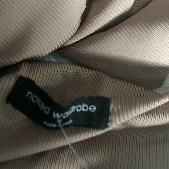 Naked wardrobe crop top in a dust pink color. - Picture 5 of 5